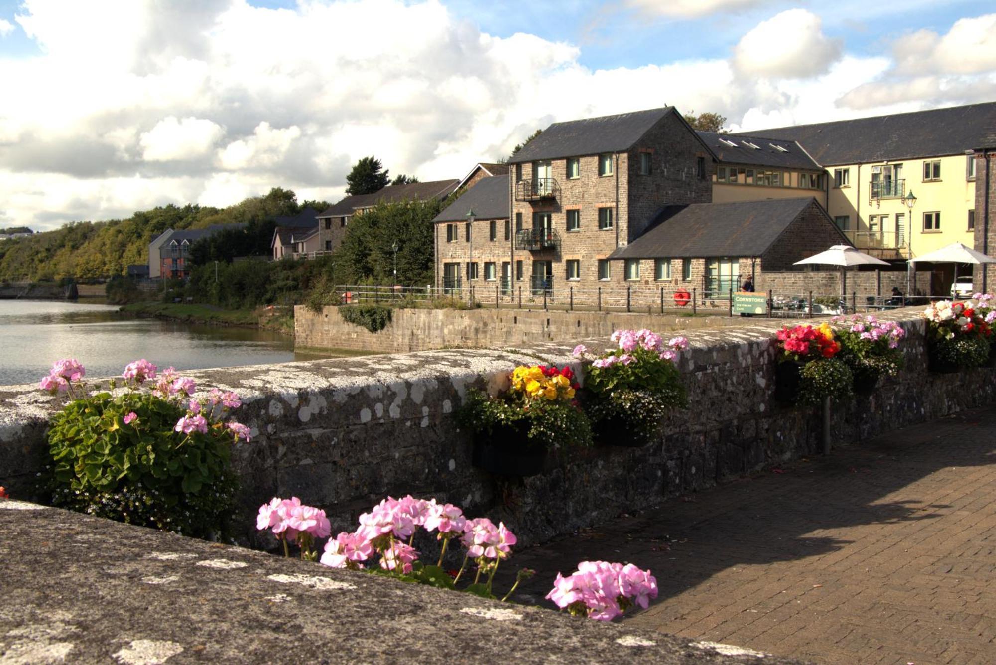 Castle Pond House Apartment Pembroke Exterior foto